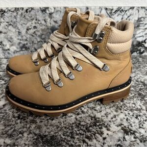 Sorel Lennox Hiker women’s boots size 6.5 tan beige cottage core GorpCore cabin